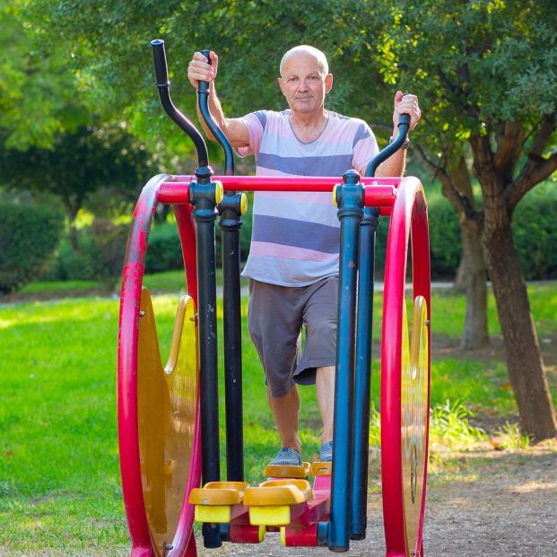 bigstock-happy-older-man-working-out-on-418406476_1_621x621